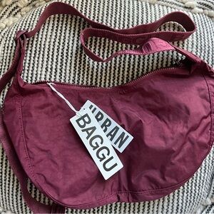 NWT BAGGU Medium Crescent Oxblood